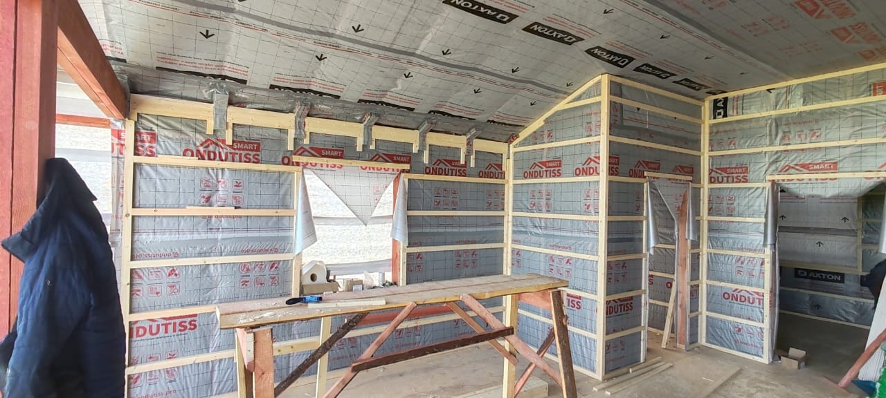 Assembling a house using FINHA connectors
