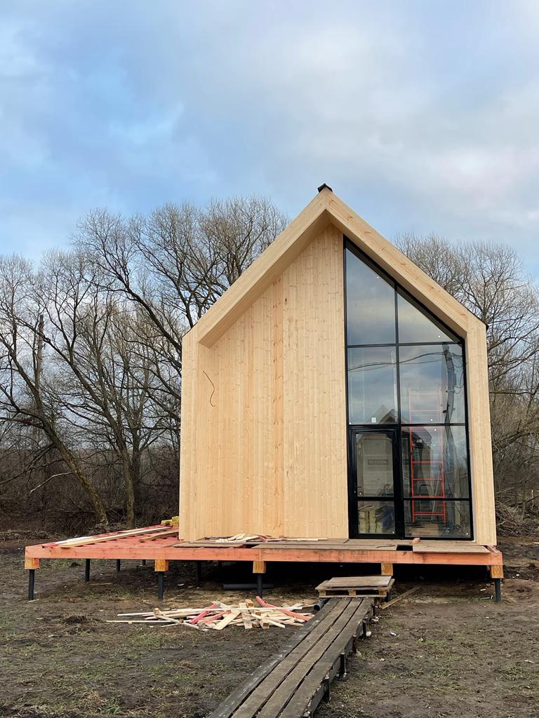 The assembly period for 4 houses from V200 connectors is two months